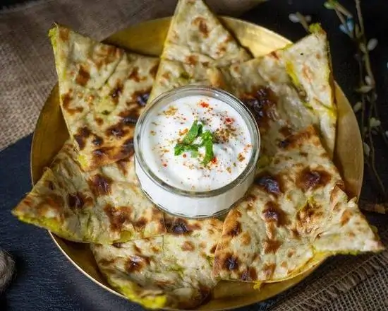 ALOO PARATHA WITH CURD